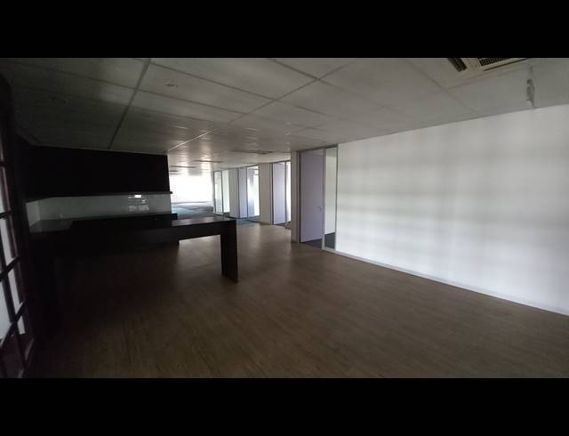 1,403M² OFFICE TO LET IN BRYANSTON